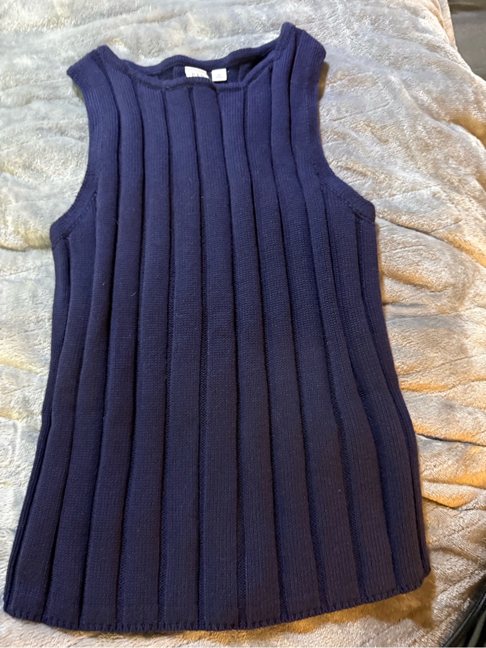Gap women’s ribbed tank sweater material
